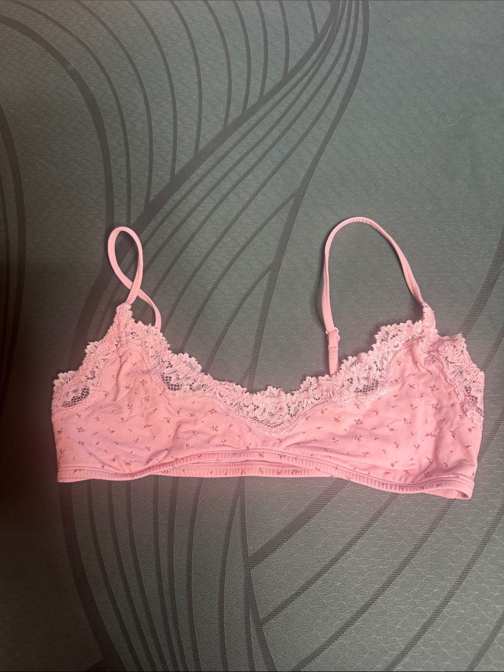 skims fits everybody pink lace floral bralette